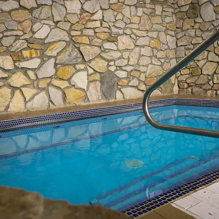 The Black Bear Lodge At Stratton Mountain Resort-2